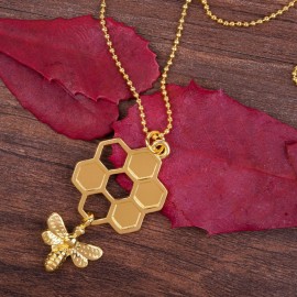magnifique chaîne et pendentif couleur or en nid d'abeille