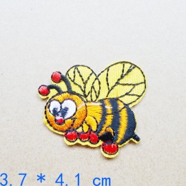 7 petits écussons abeille brodés main - type 1