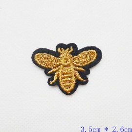 7 petits écussons abeille brodés main - type 5