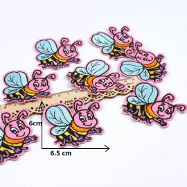 dimensions du lot de 10 patchs abeille de dessin animé