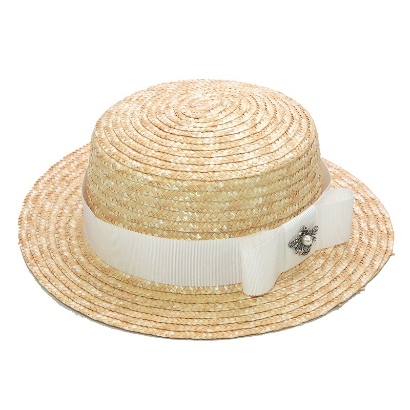 Chapeau de paille cannotier avec ruban et broche abeille strass blanc