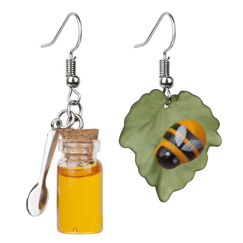 Pendants d'oreille abeille et miel doré modèle 1