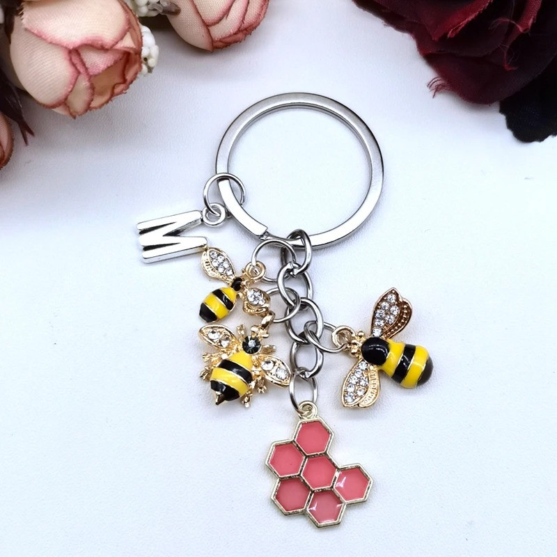Porte-clé bijou breloques abeilles et lettre de votre prénom - rose