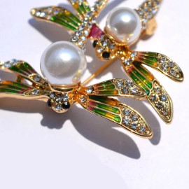 Élégante Broche double Libellules en Émail Multicolore avec perles vue complète