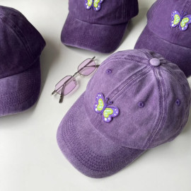 vue complète Casquette Papillon Violet Brodé